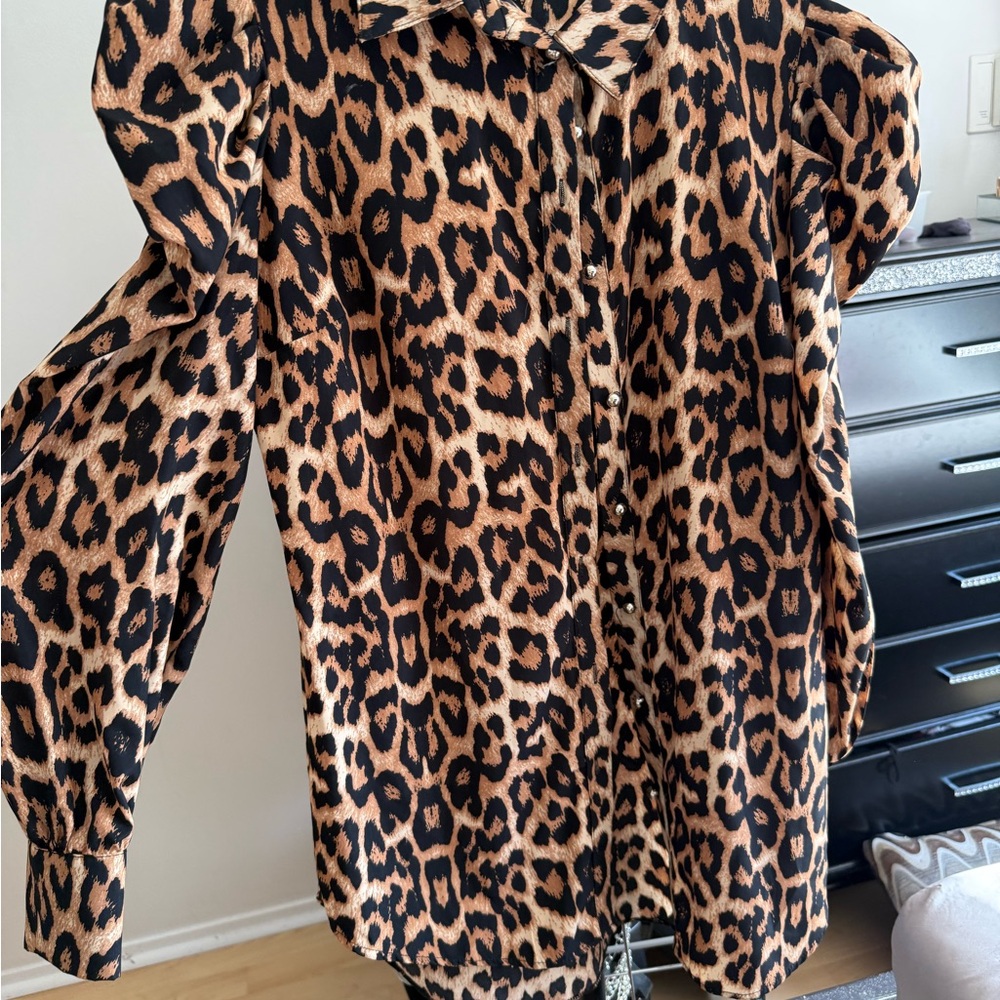 Leopard Print Ruffled Sleeve Button-Up Blouse L